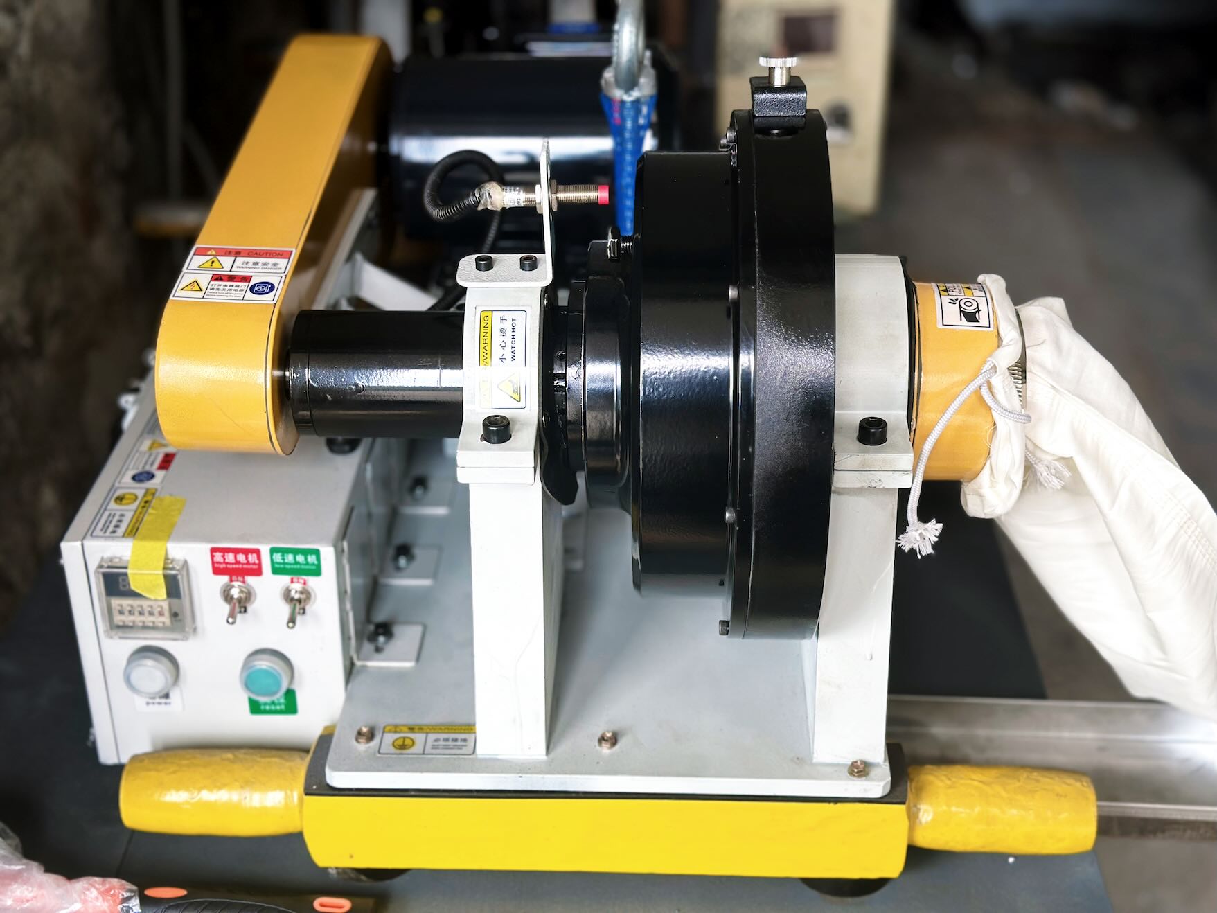 Công ty Zhongxing Metal nâng cấp máy kiểm tra tuổi thọ vật liệu mài để cải thiện chất lượng kiểm soát vật liệu mài thép.